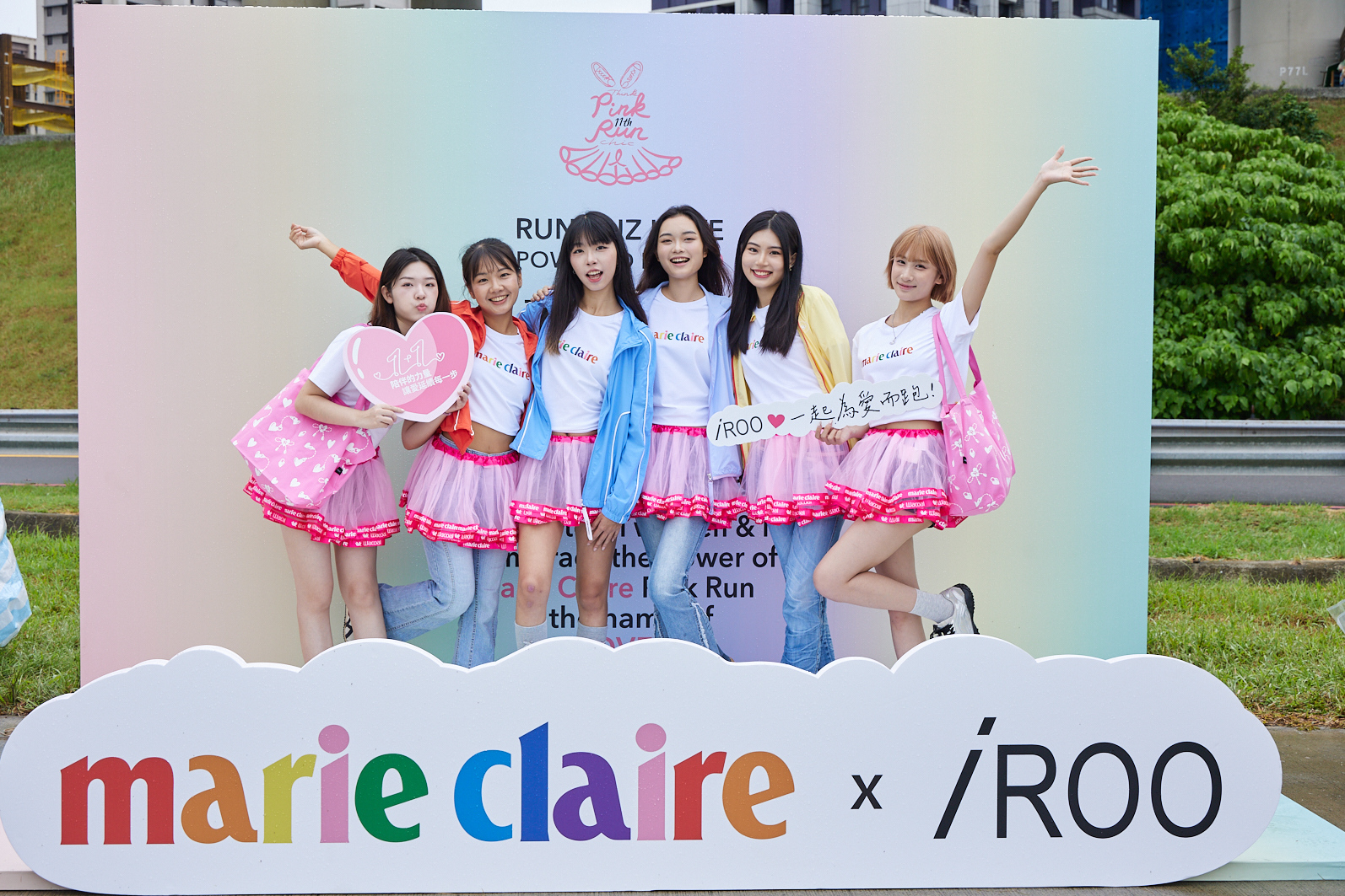 校園大使於心連心打卡牆前合影